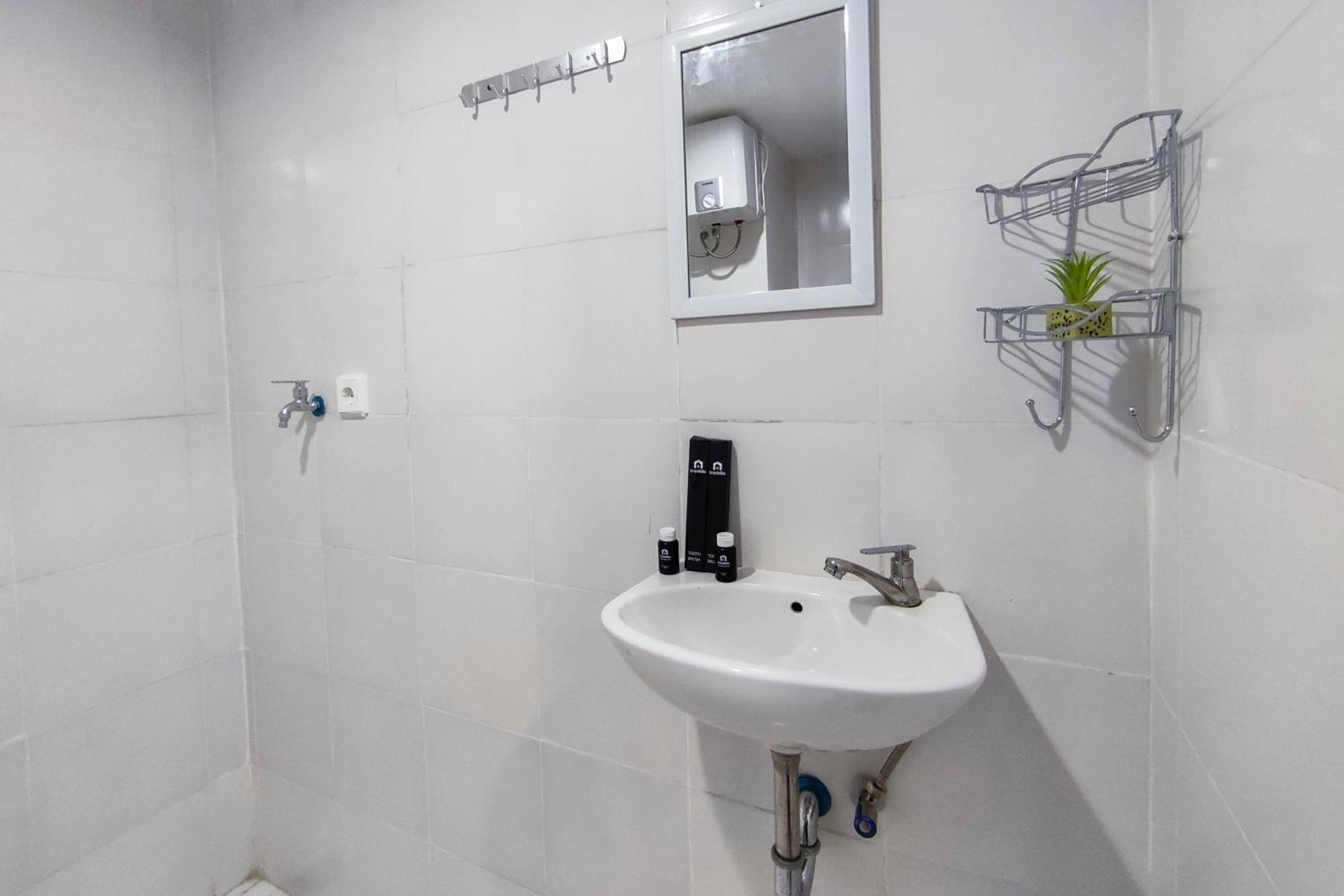 Comfort And Well Design At Paltrow By Travelio * Semarang